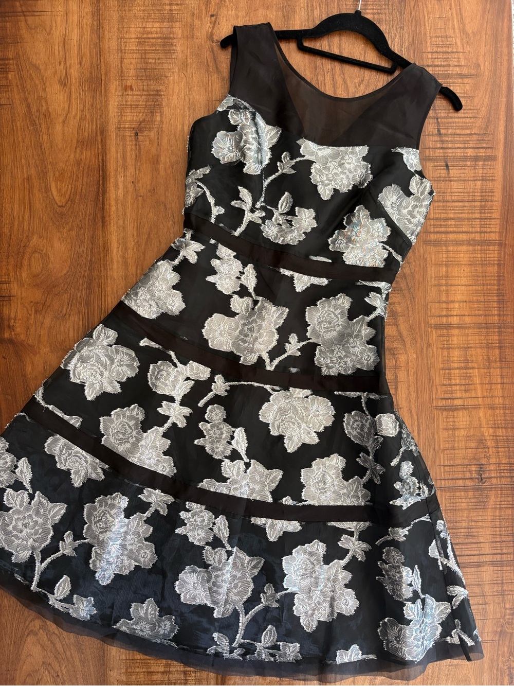 Stunning Kay Unger Black and Silver Silk Cocktail Dress